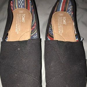 Women’s black Toms size 7